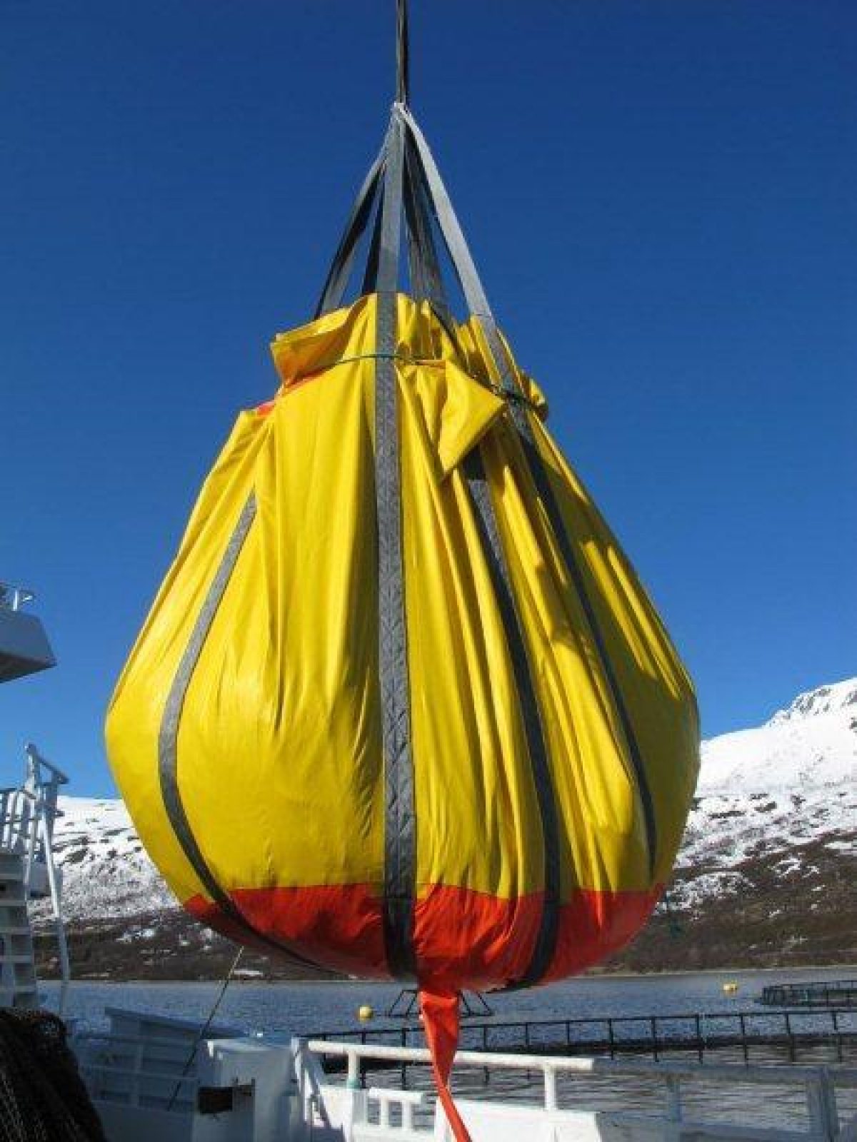 NOFI Miljøbag hindrer smittespredning ved transport av not fra anlegg til servicestasjon.